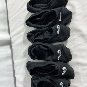 Nike no show socks (lot of 6) in new shape. Fits a 7.5 womens foot.